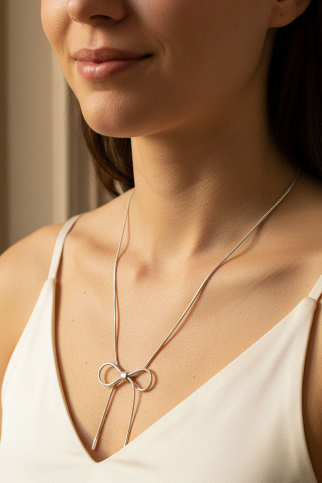 Minimal Bow Pendant Necklace – Gold or Silver