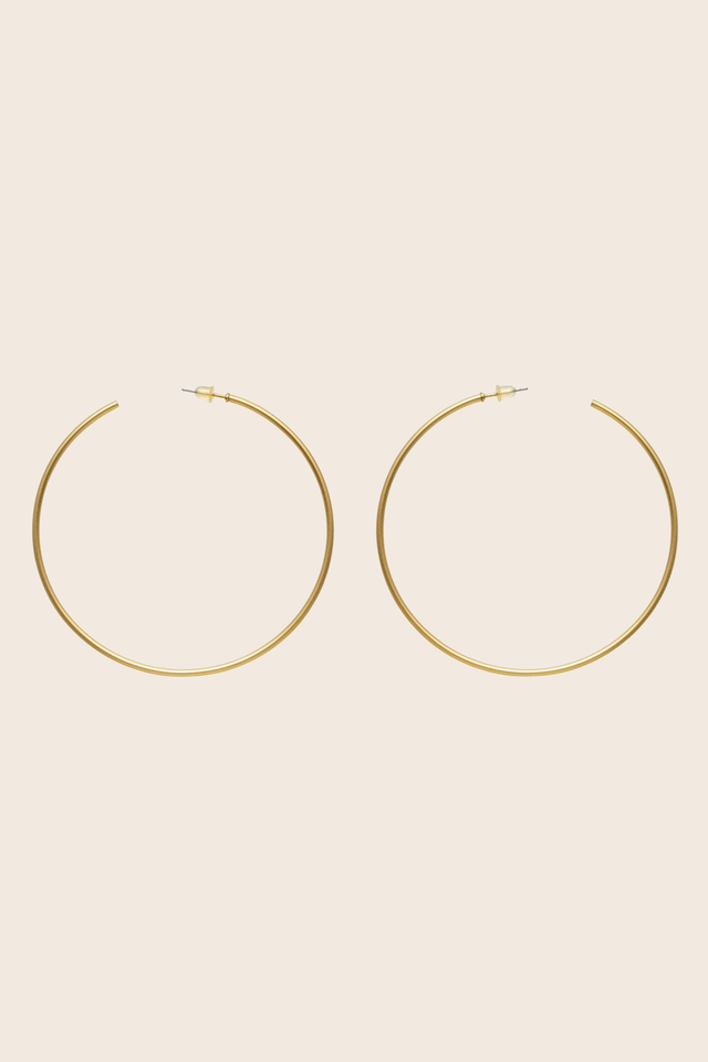 Créoles Minimalistes 70 mm – Or Mat