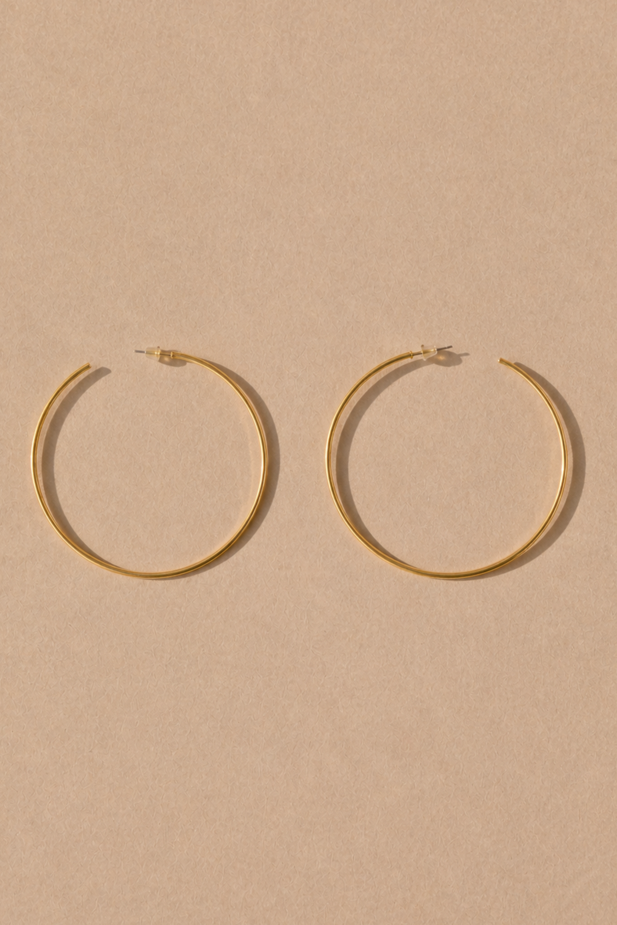 Créoles Minimalistes 70 mm – Or Mat