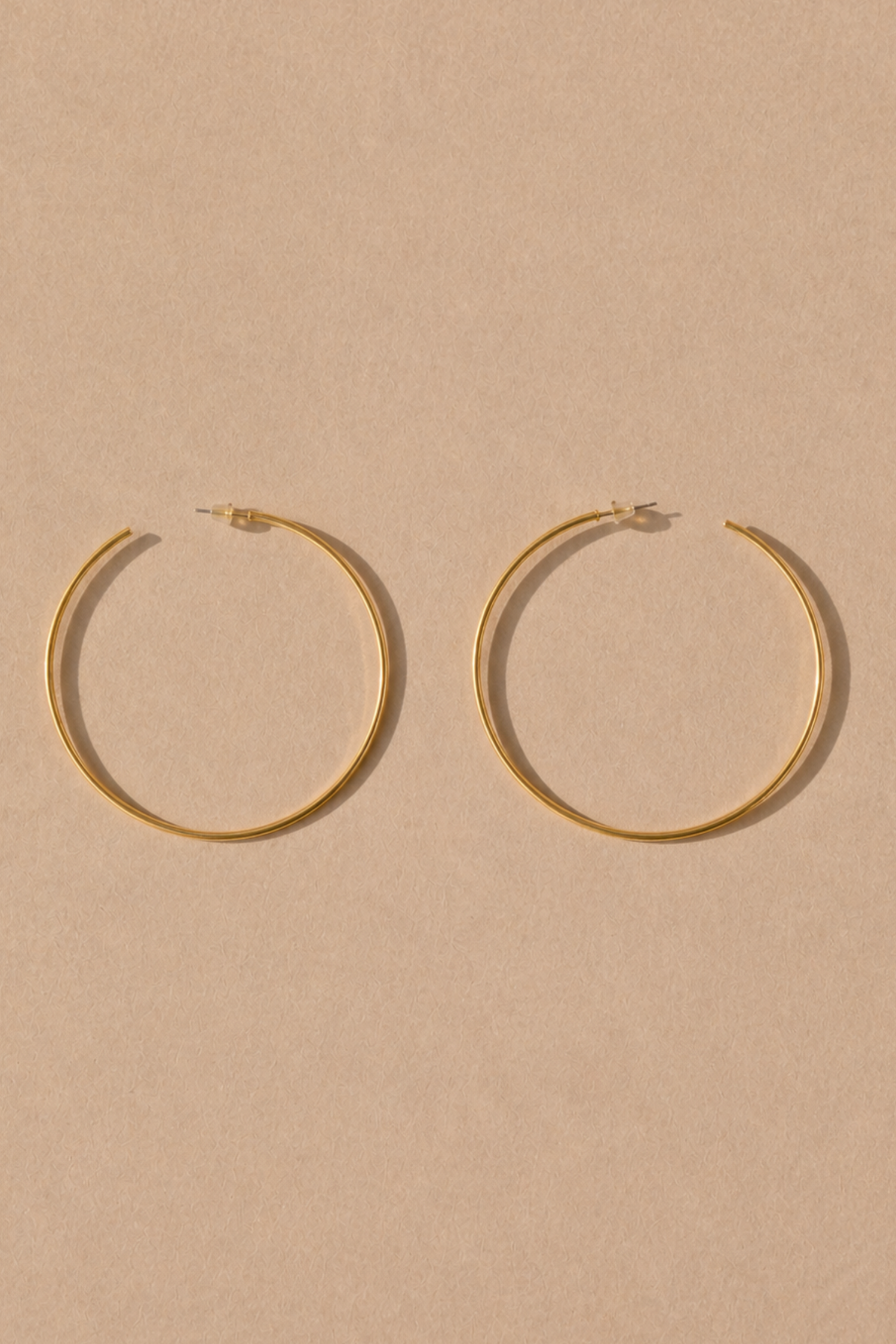 Créoles Minimalistes 70 mm – Or Mat