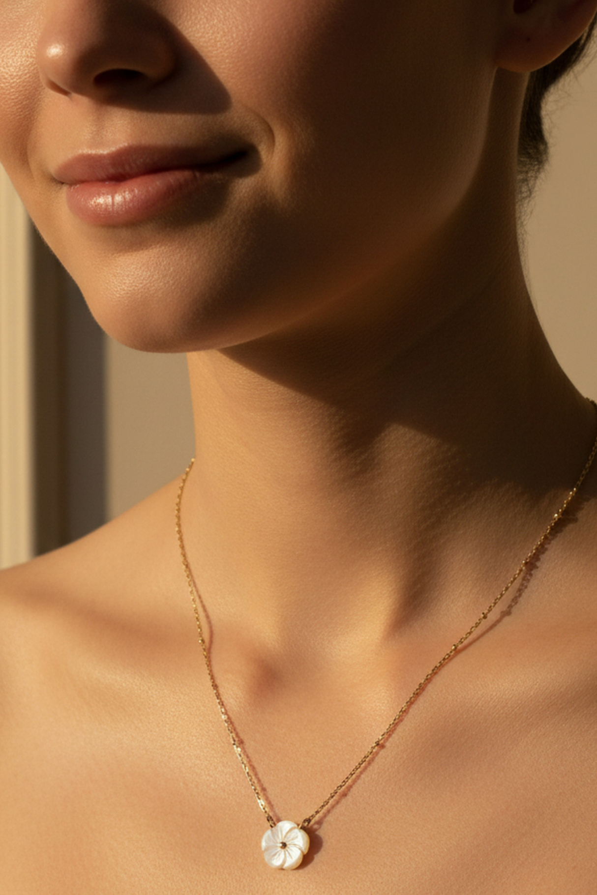 Collier Pendentif Fleur imitation Nacre