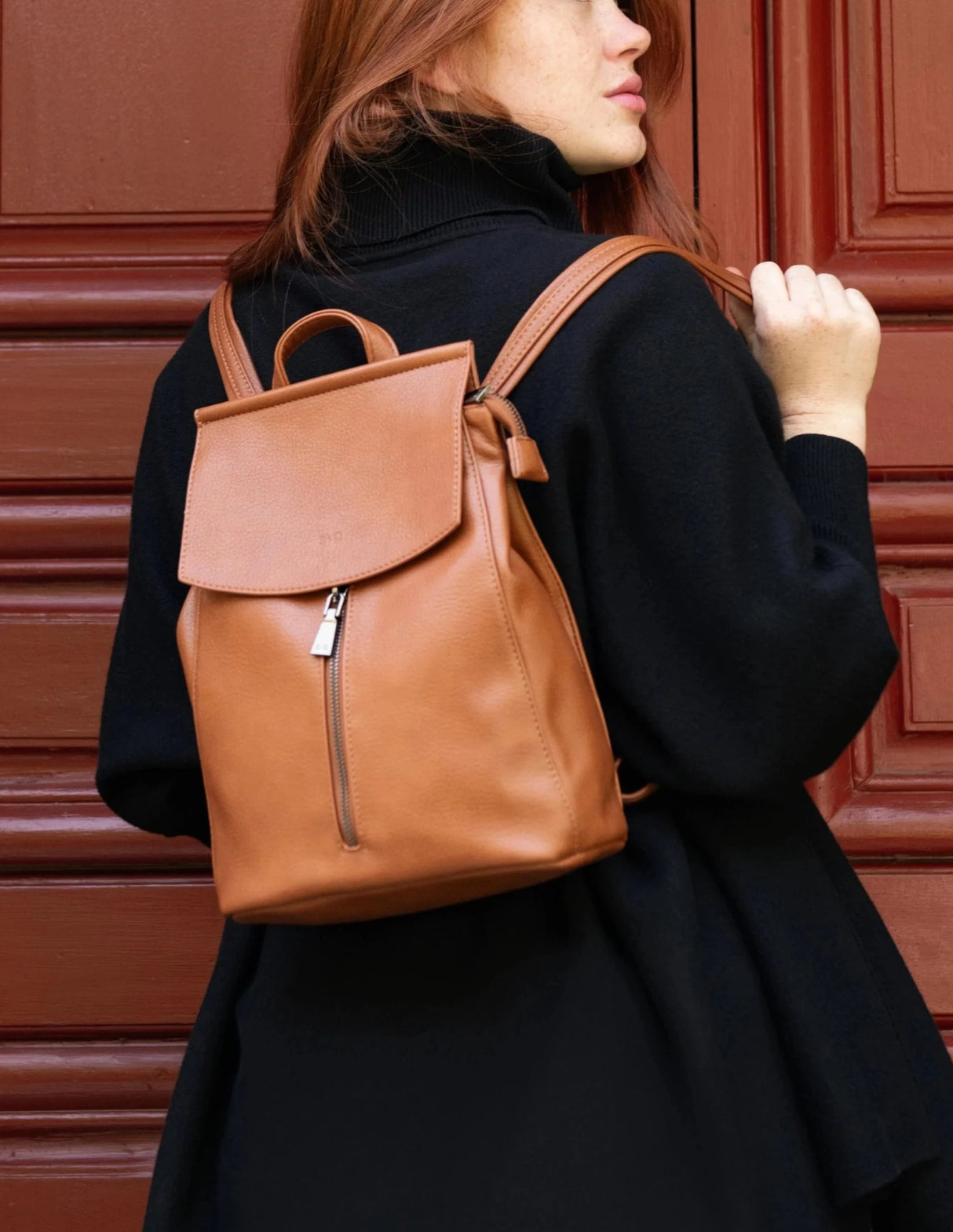 Chloe Vegan Convertible Back Pack - Onze Montreal Black Vegan