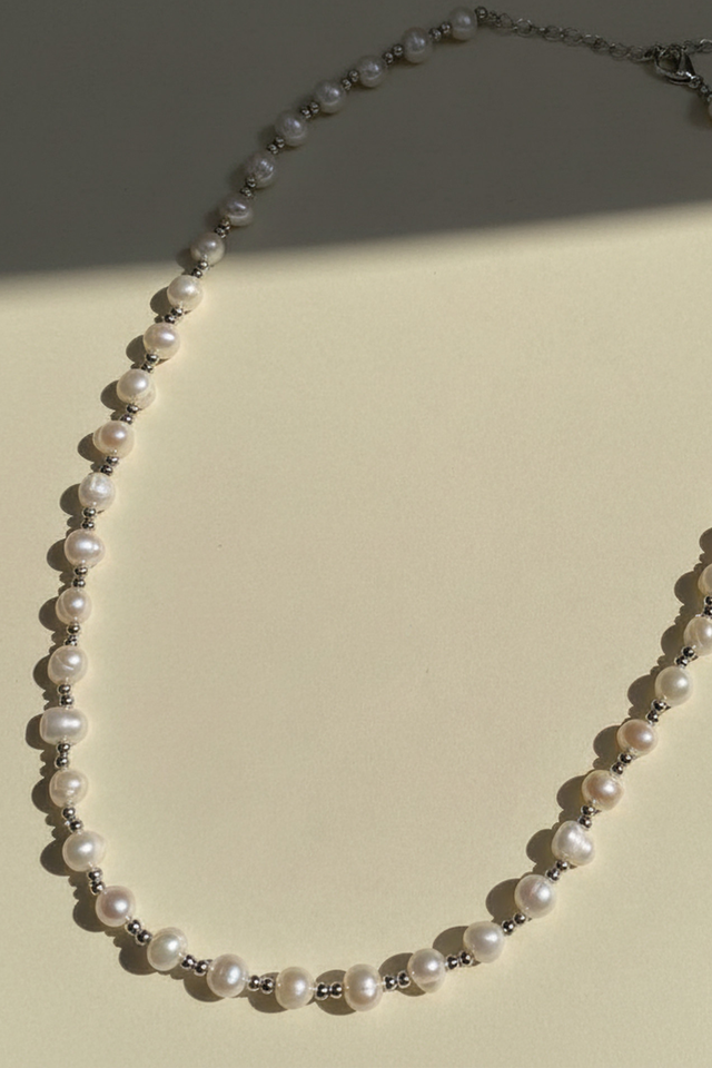 Collier Perles Détails Argentés