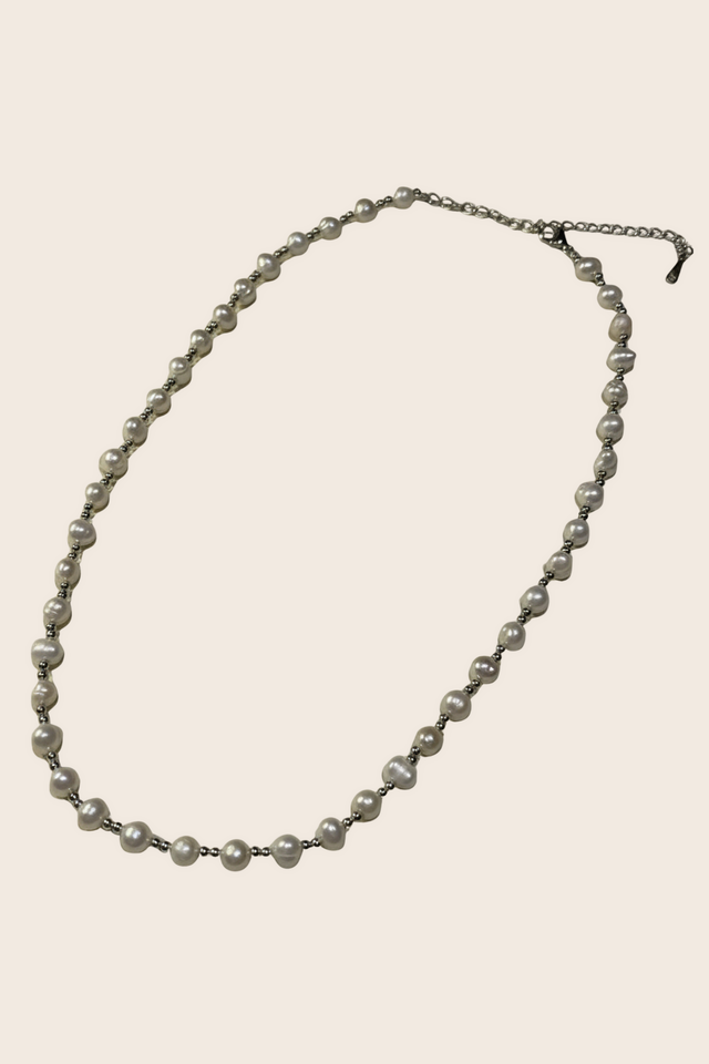 Collier Perles Détails Argentés