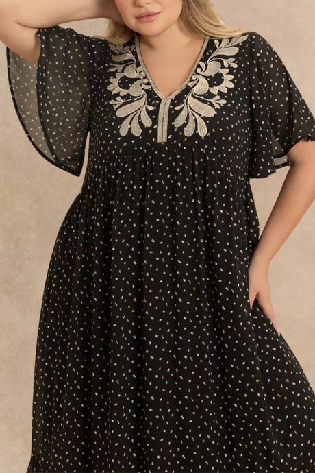 Robe Brodée Noire Manches Fluides