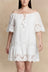 Quinn Robe Broderie Pompons Nouer