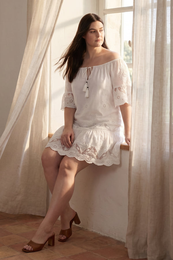 Quinn Robe Broderie Pompons Nouer