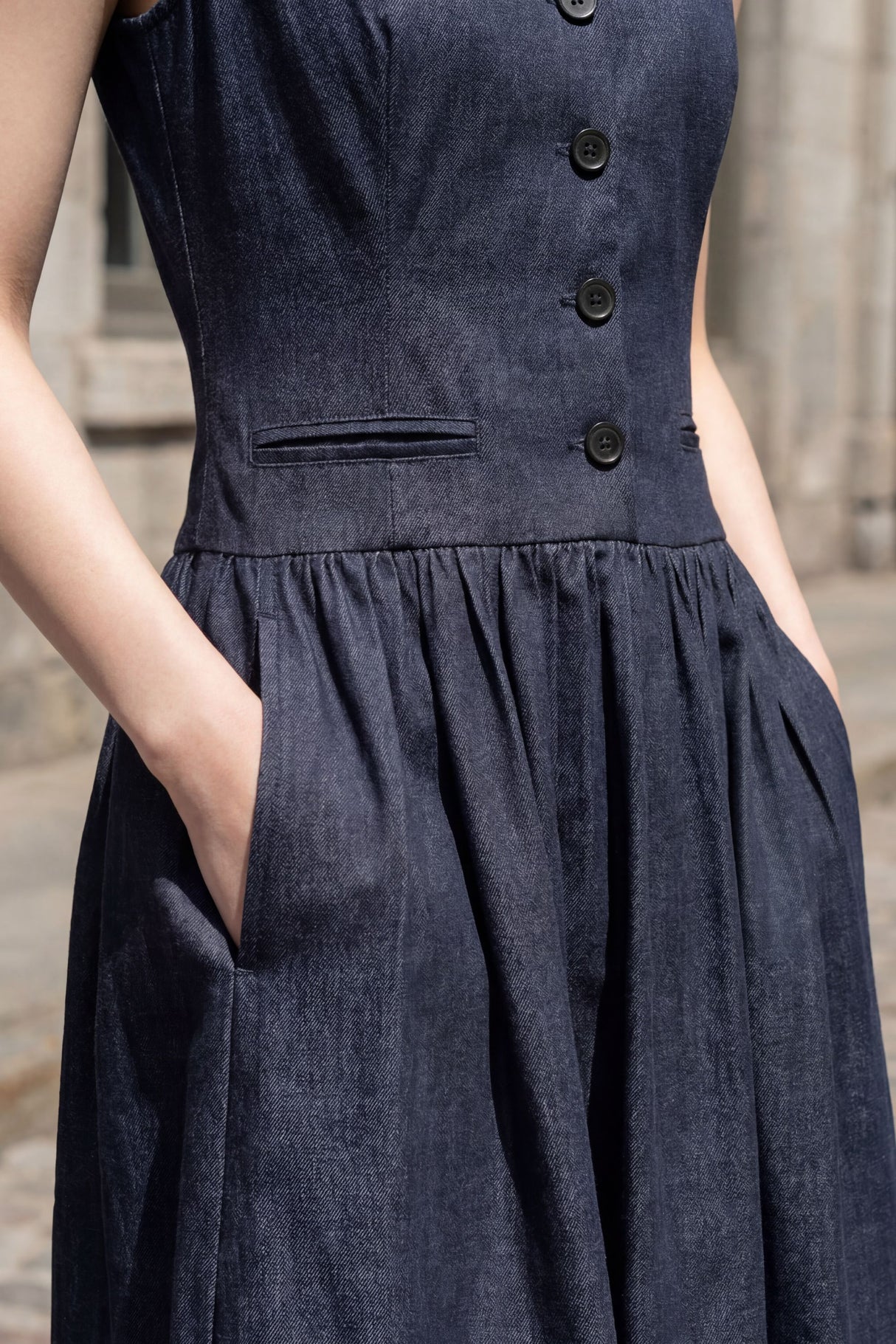 Sigourney Robe Midi Sans Manches Col V