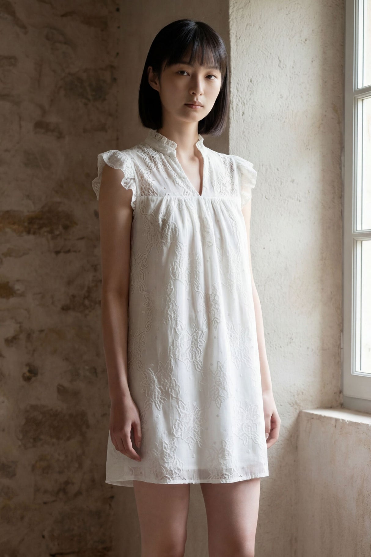 Taylor Robe Mini Manches Courtes Fendues Dentelle
