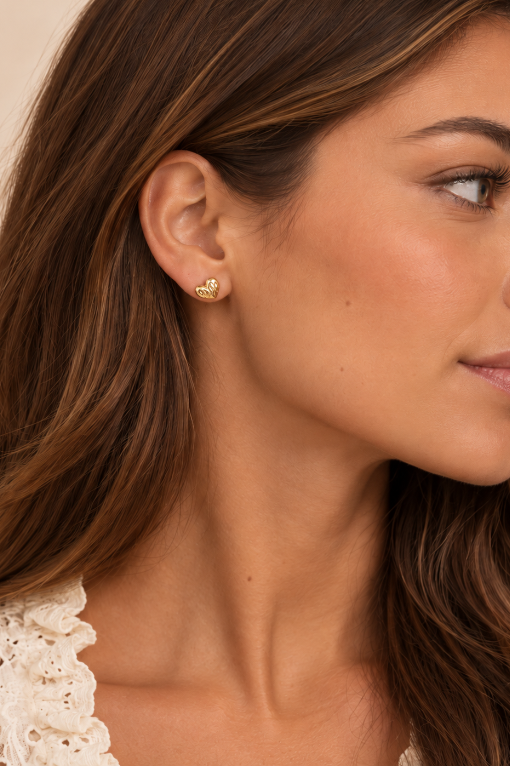 Boucles d’oreilles à tige petits cœurs dorés