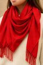 Foulard rouge vif à franges – photo principale ONZE