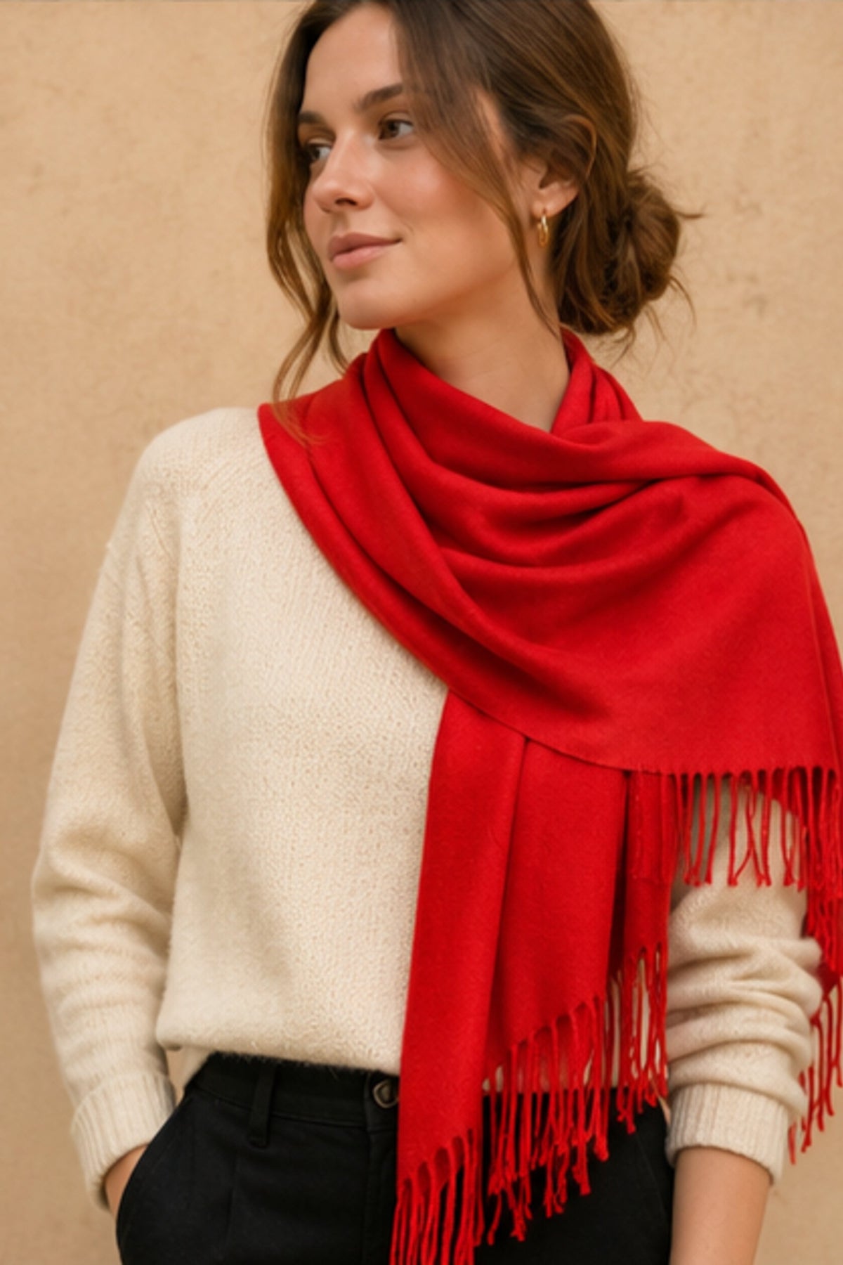 Foulard rouge vif à franges – vue complémentaire