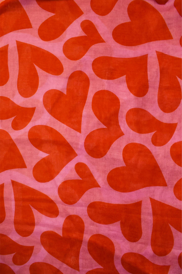 Écharpe à Motifs Cœurs – Rose et Rouge