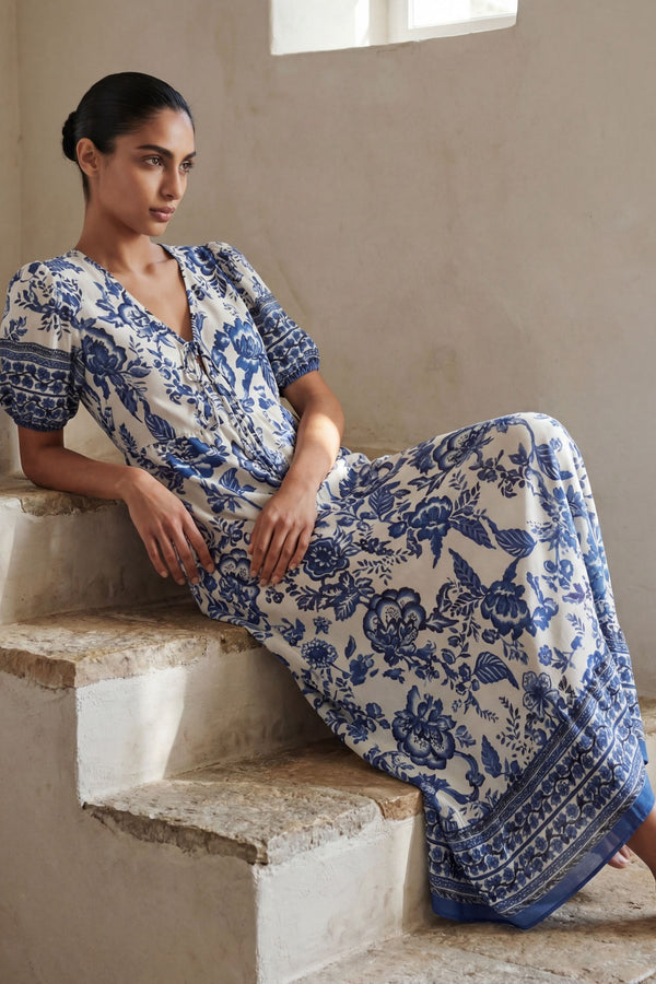 Josiane Robe Maxi Nouer Motif Fleurs Bleues