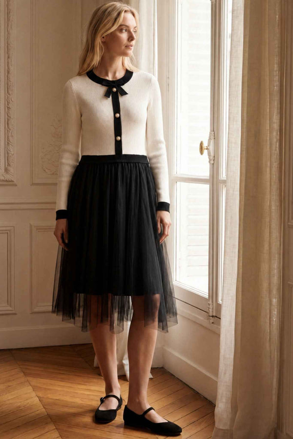 Robe Mélina ivoire et noire en tulle vue en pied