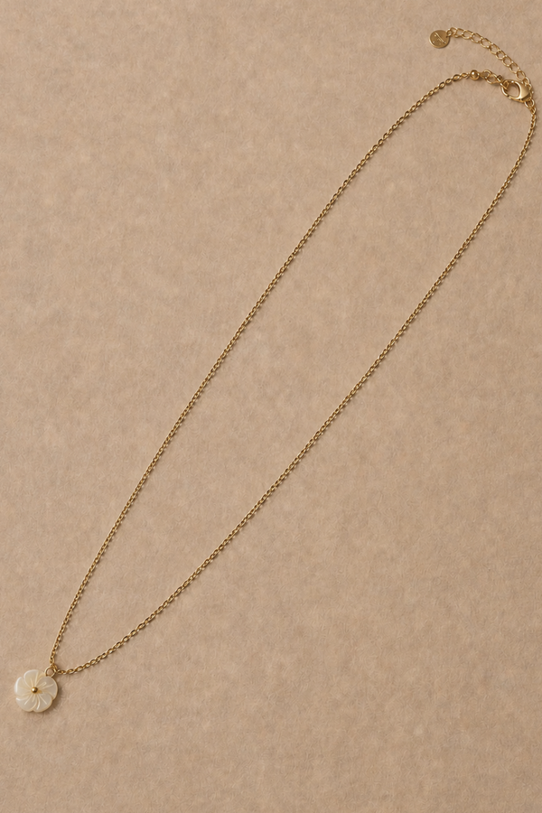 Collier Pendentif Fleur imitation Nacre