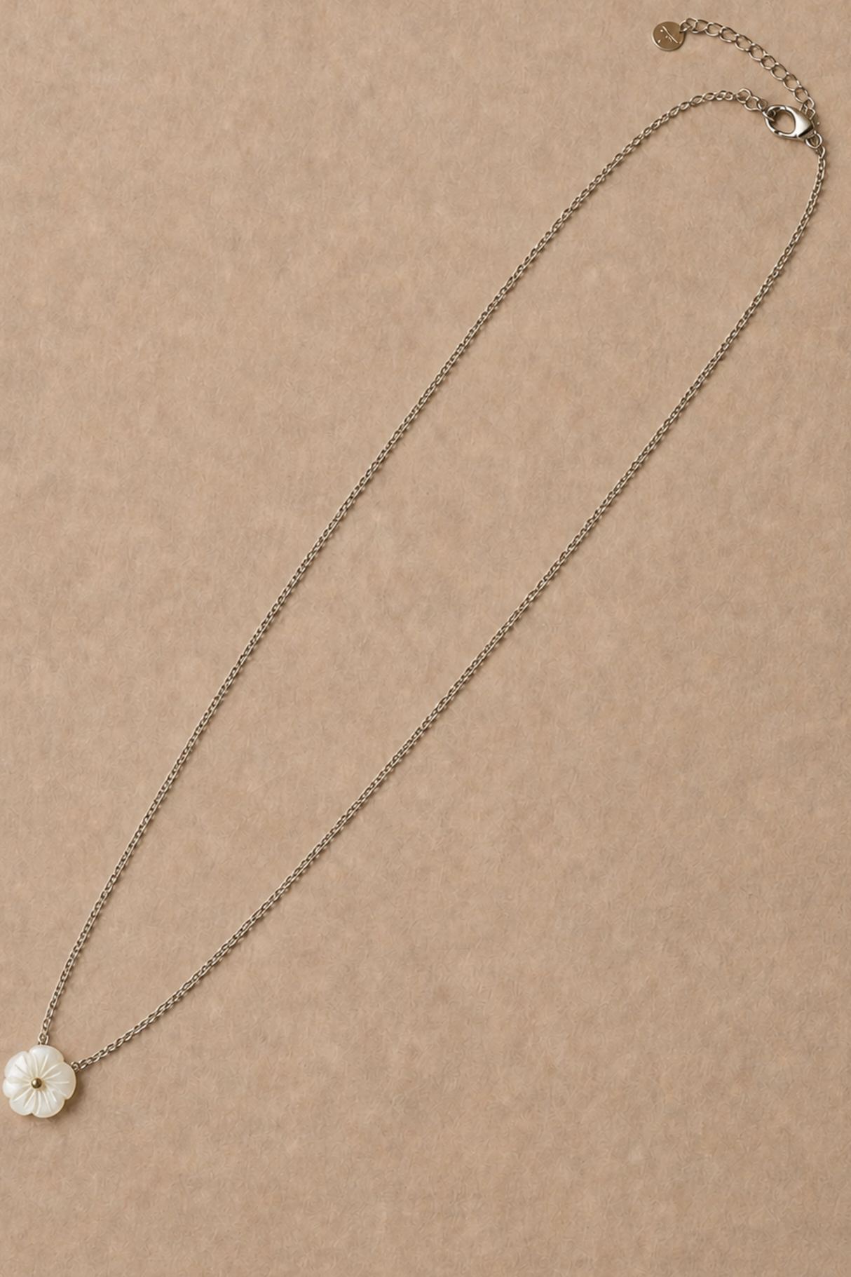 Collier Pendentif Fleur imitation Nacre
