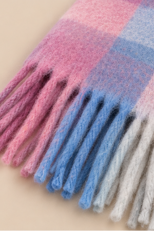 Foulard pastel à carreaux avec franges