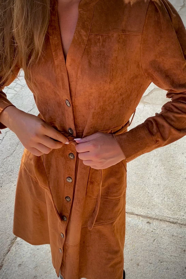 Anastasia Robe Chemise Faux Suede à boutons, Ceinture