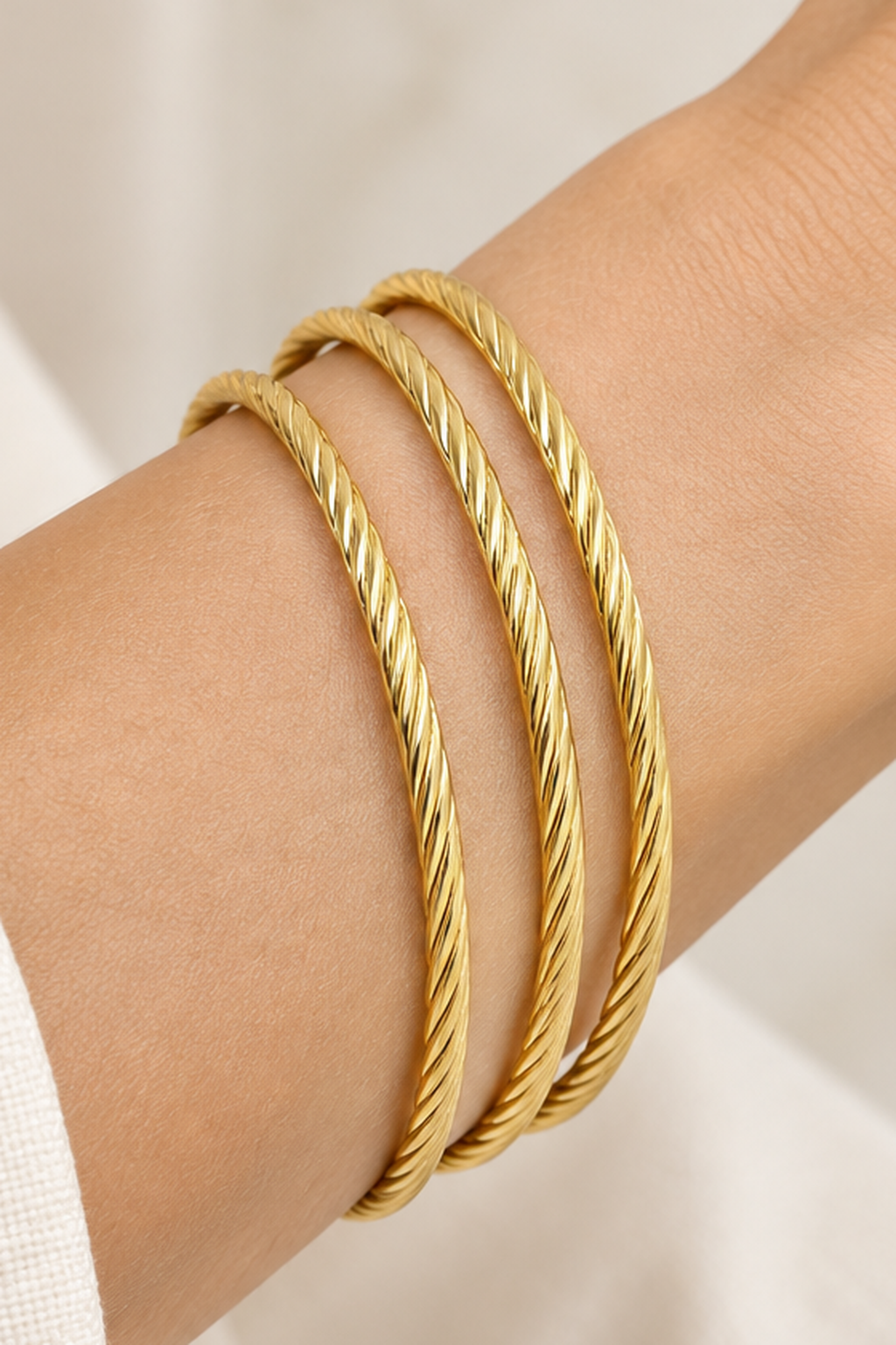 Style 010 three-ring rope-textured gold-tone bangle set detail view