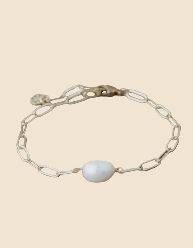Bracelet Gwendolyn Gold Chain White Pearl - Onze Montreal
